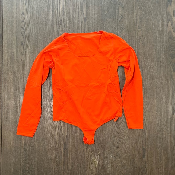 SKIMS Tops Nwot Skims Essential Long Sleeve Scoop Neck Bodysuit